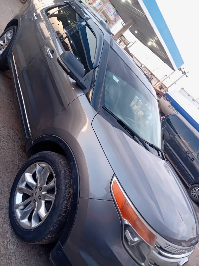 Ford Explorer thumbnail 2