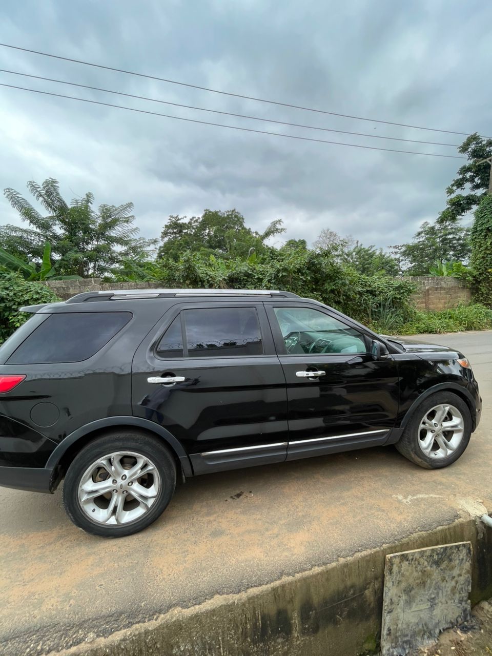 Ford Explorer  thumbnail 3